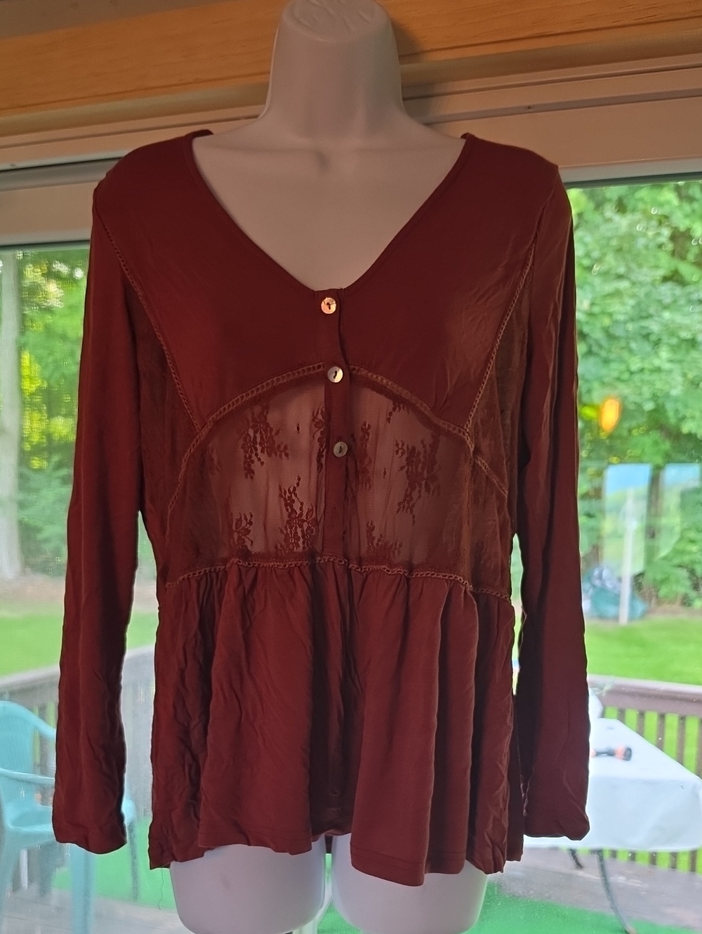 POL Burgundy V‑Neck Lace-Panel Button Front Blouse